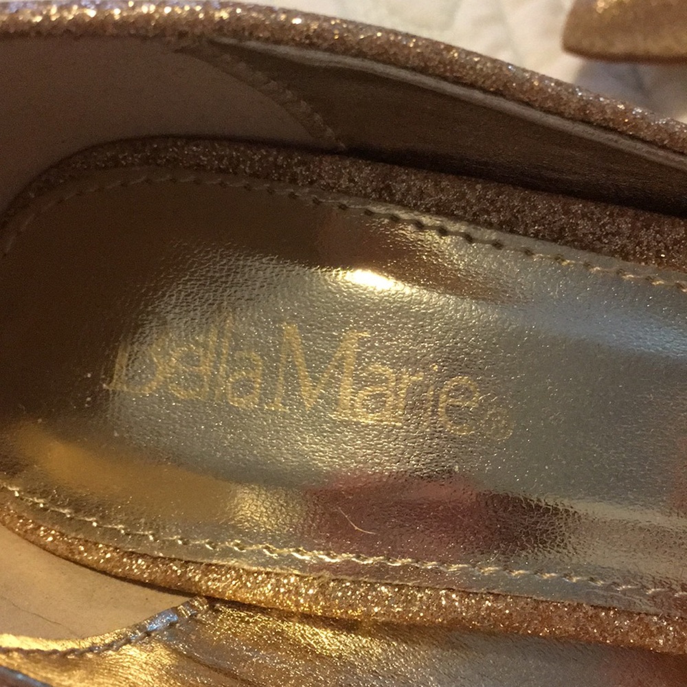 *LAST CHANCE*
NWOT Gold glitter heels - Picture 2 of 5